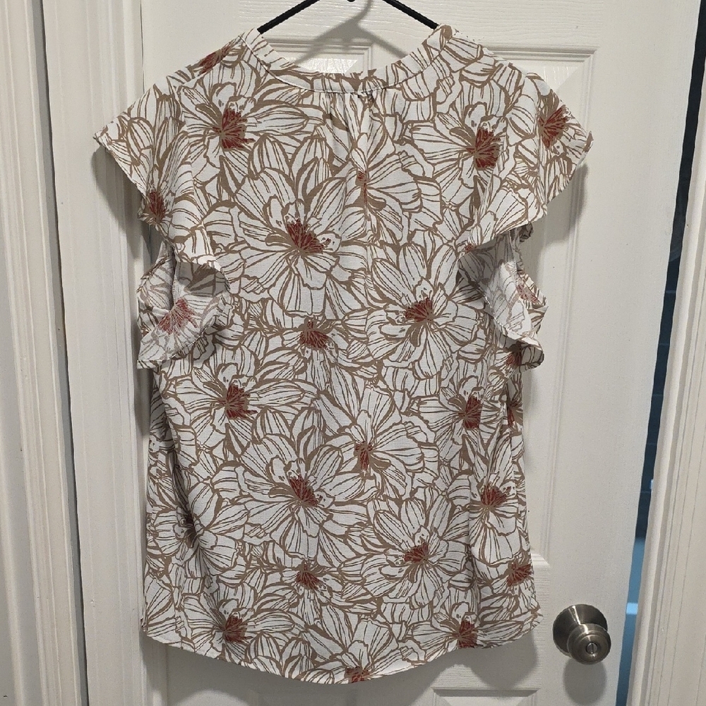 Como Black, Floral Flutter Sleeve Top - Picture 4 of 15